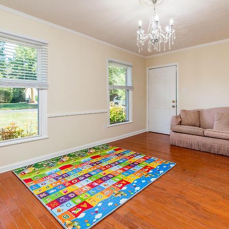 Centrally Located Spacious Abode Σάρλοτ Εξωτερικό φωτογραφία