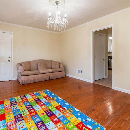 Centrally Located Spacious Abode Σάρλοτ Εξωτερικό φωτογραφία
