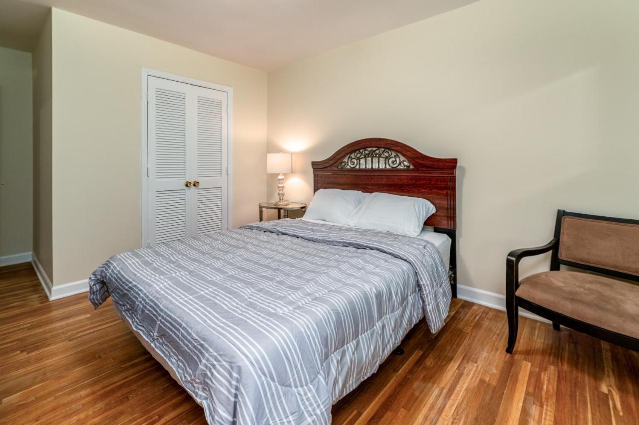 Centrally Located Spacious Abode Σάρλοτ Εξωτερικό φωτογραφία