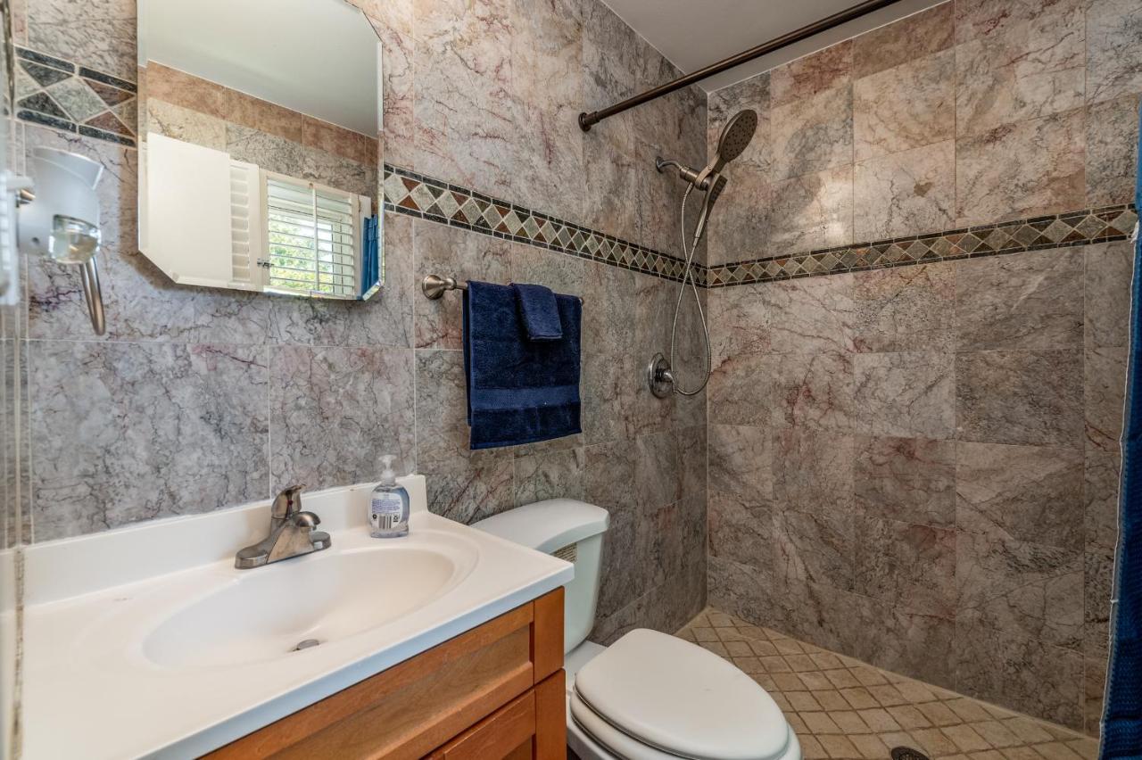 Centrally Located Spacious Abode Σάρλοτ Εξωτερικό φωτογραφία
