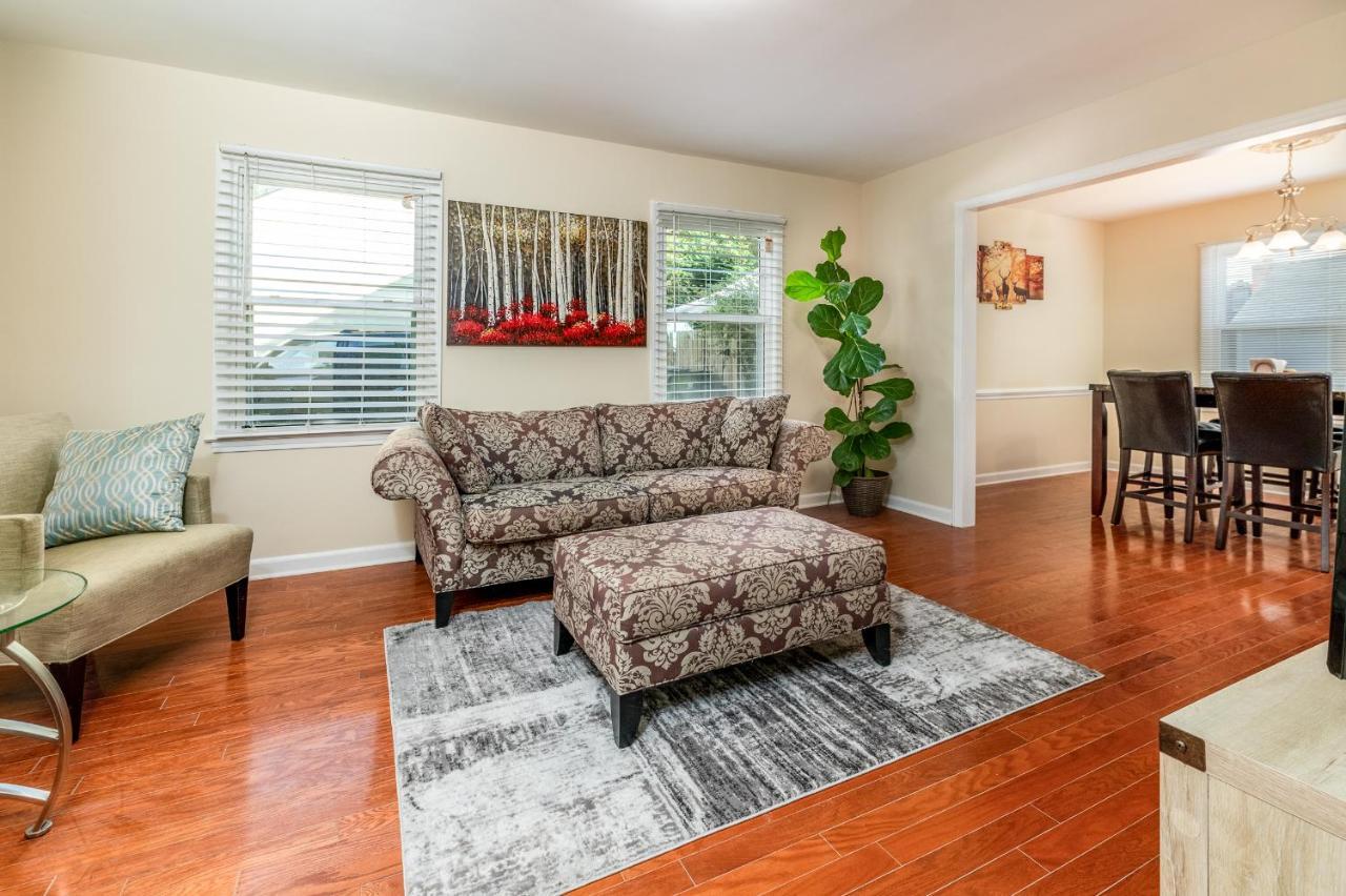 Centrally Located Spacious Abode Σάρλοτ Εξωτερικό φωτογραφία