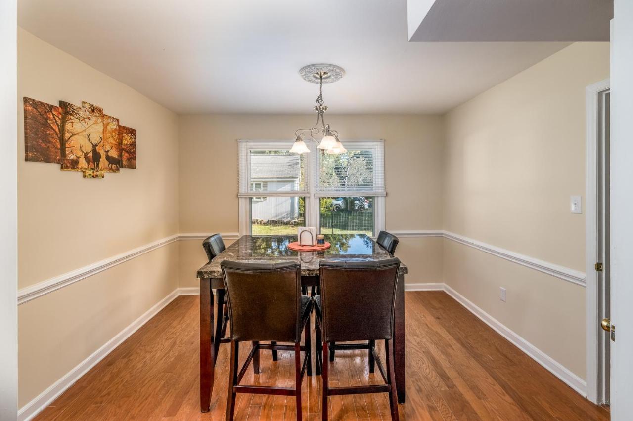 Centrally Located Spacious Abode Σάρλοτ Εξωτερικό φωτογραφία