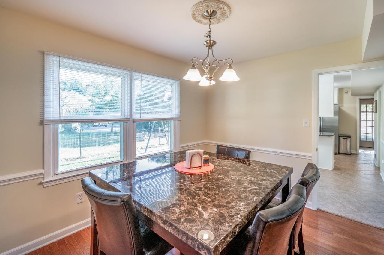 Centrally Located Spacious Abode Σάρλοτ Εξωτερικό φωτογραφία