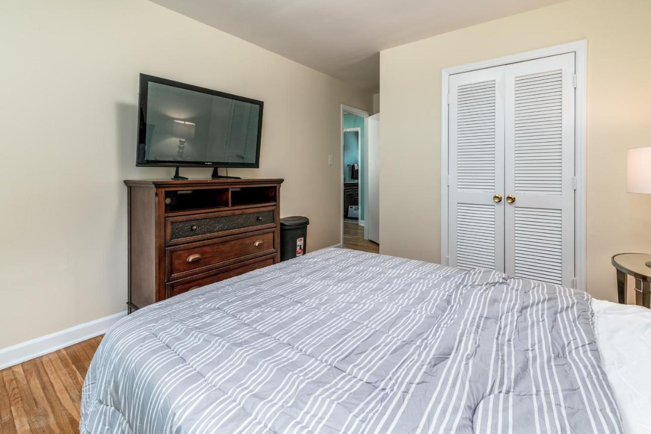 Centrally Located Spacious Abode Σάρλοτ Εξωτερικό φωτογραφία